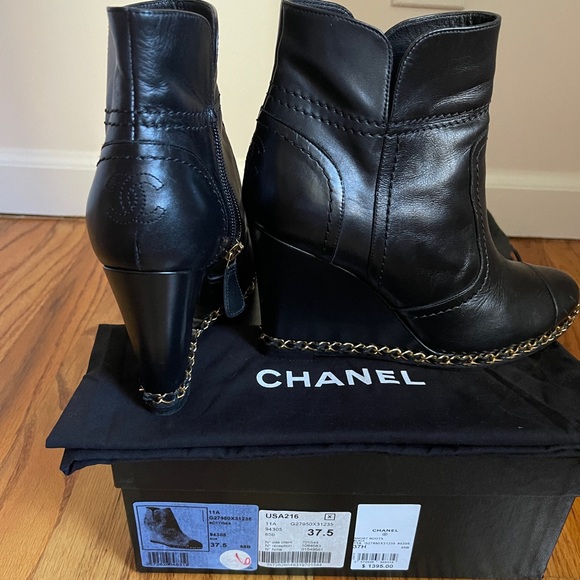 COPY - CHANEL Black Lambskin Leather Gold Chain Around Wedge Ankle
Boots Booties - Picture 1 of 11